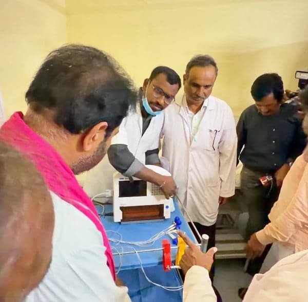సిరిసిల్ల ఆసుపత్రిలో వైద్య పరికరాలను ప్రారంభించిన కేటీఆర్ - gallery image 2