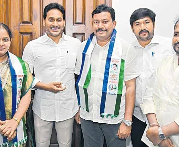 వైసీపీలోకి కాంగ్రెస్ నేతలు
