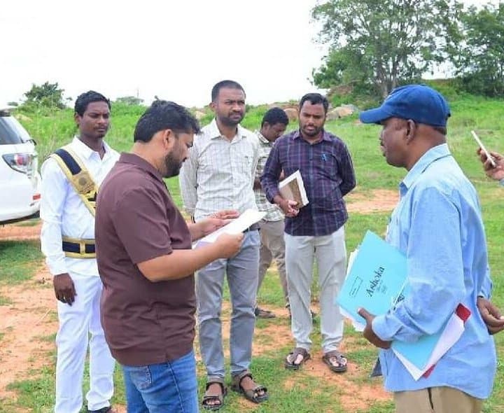 లేఅవుట్లను సక్రమంగా అభివృద్ధి చేయాలి