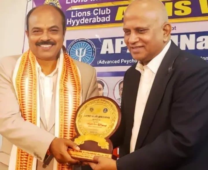 నాగేశ్వర్ గాలిపల్లికి ఉత్తమ సైకాలజిస్ట్ అవార్డు