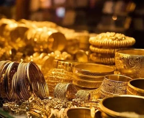 హైదరాబాద్‌లో స్వల్పంగా తగ్గిన బంగారం ధరలు
