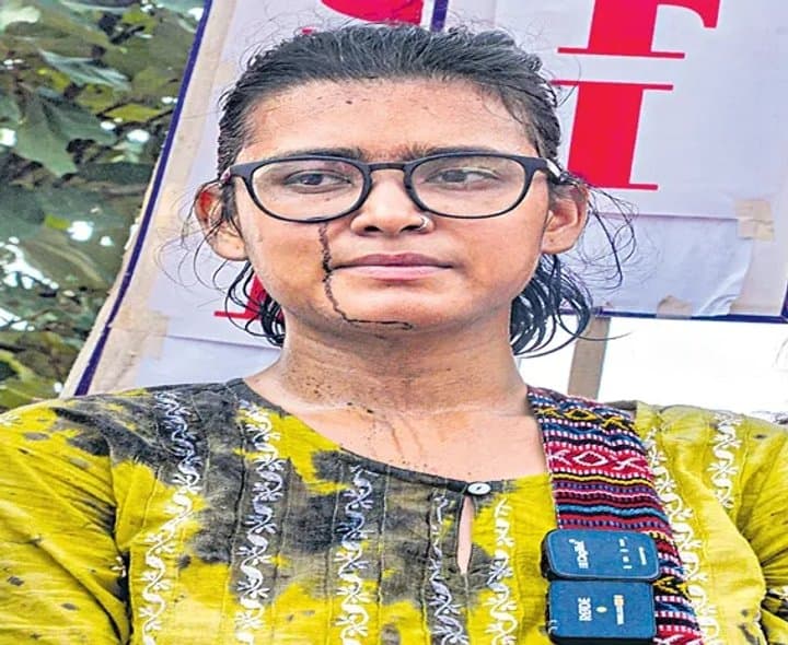 నేహా బోరాపై సిరా దాడి