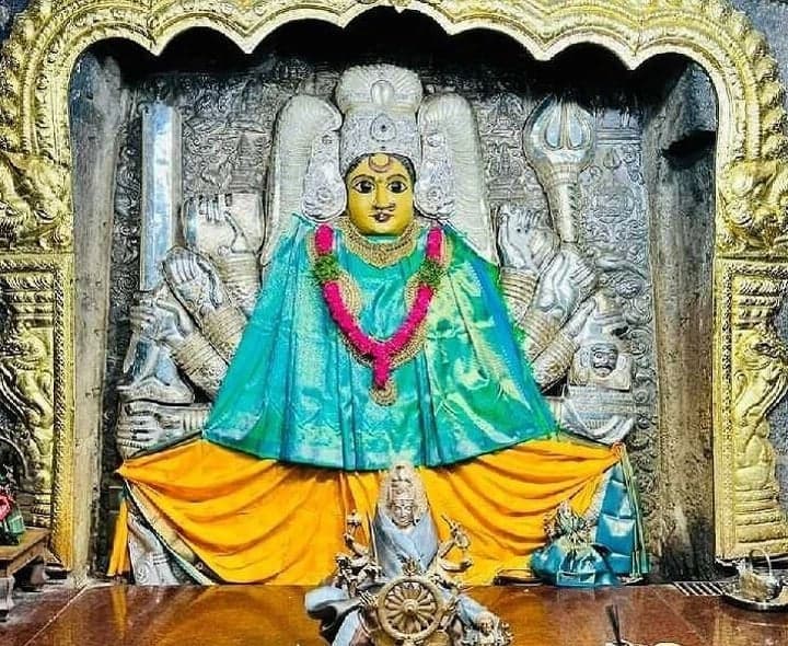 భద్రకాళి ఆలయంలో ప్రత్యేక పూజలు