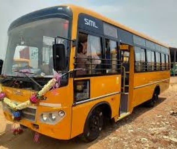 పసిపిల్లల ప్రయాణం: స్కూల్ బస్సుల భద్రత గాలికి! - Udayam Digital
