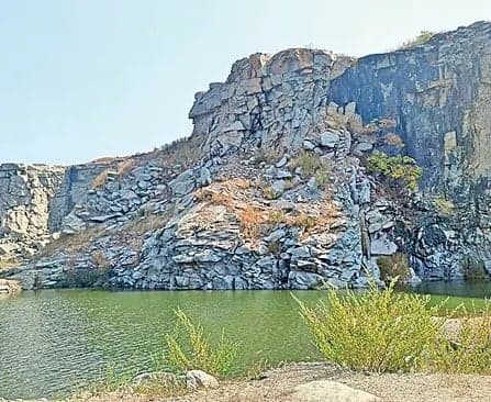క్వారీల్లో నిబంధనల ఉల్లంఘన - Udayam