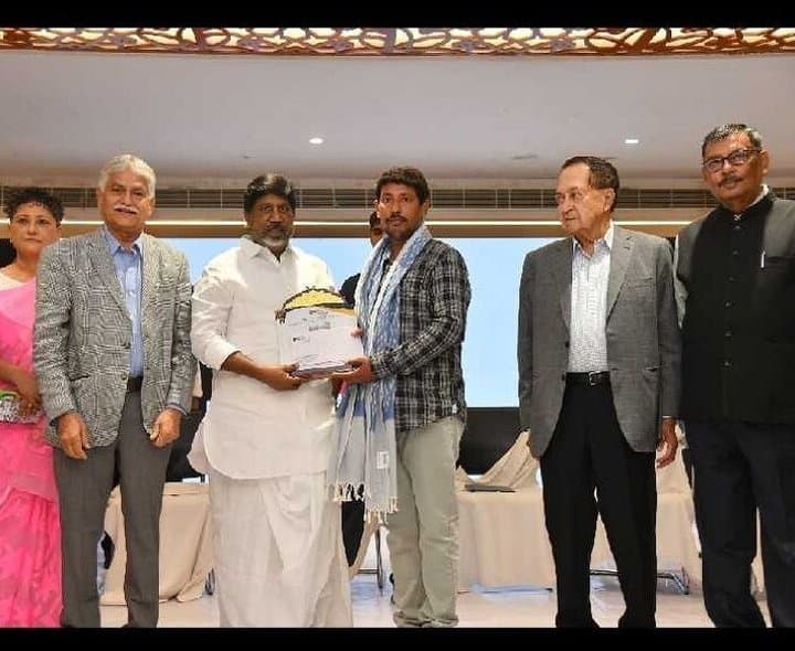 డిప్యూటీ సీఎం చేతుల మీద సిద్దిపేట జర్నలిస్టులకు అవార్డులు