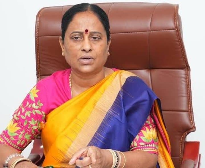 మొక్కల నాటే లక్ష్యం పూర్తి చేయాలి: కొండా సురేఖ