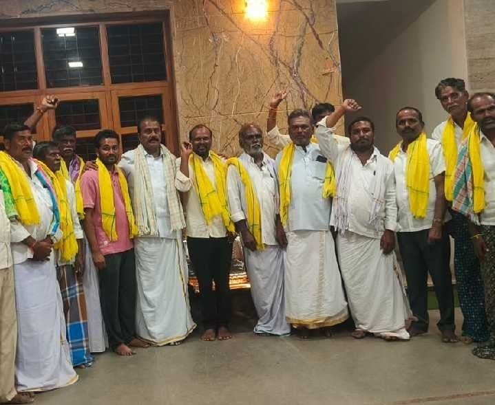మడకశిరలో టీడీపీలోకి పలువురి చేరిక - Udayam