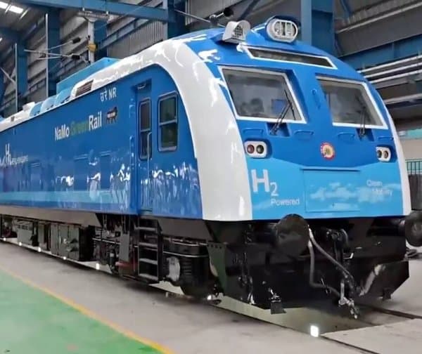 పట్టాలెక్కనున్న తొలి హైడ్రోజన్ రైలు