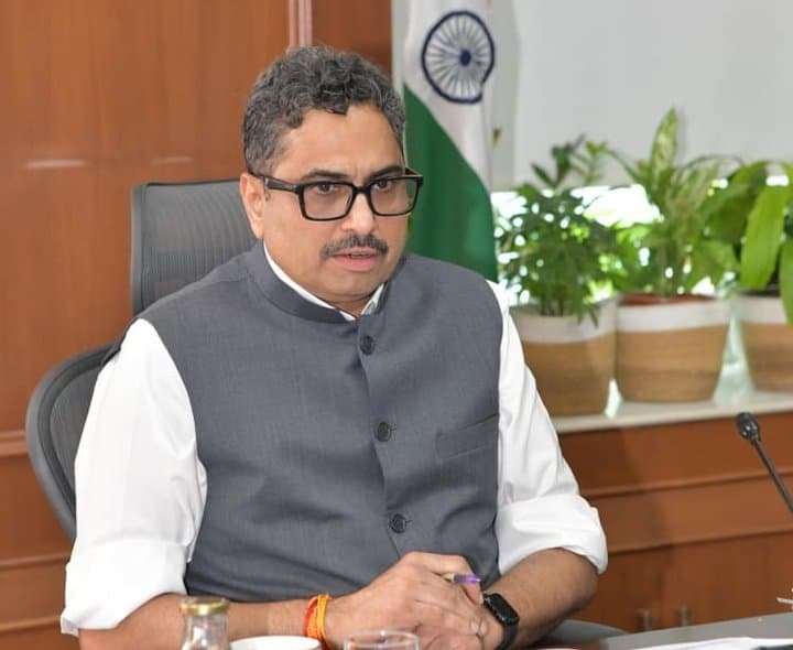 నెలలోగా విద్యార్థులందరికీ రెండు యూనిఫాంలు: సీఎస్ ఆదేశం