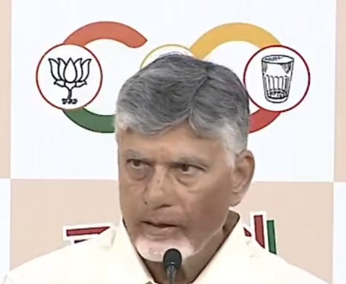 పవన్‌ రోడ్ల కోసం నిధులు కోరుతూ పోరాడుతారు: చంద్రబాబు