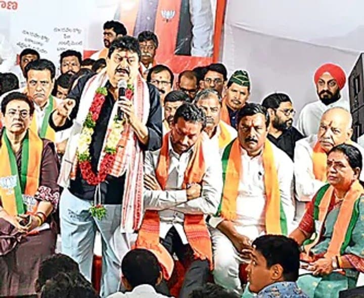 ఫీజు బకాయిలపై భాజపా పోరాటం