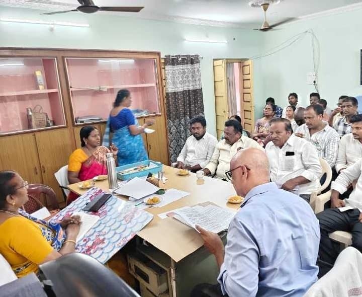 గూడూరులో పోలింగ్‌ కేంద్రాలపై చర్చ