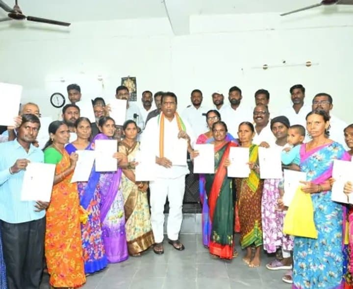 పేదలకు సీఎంఆర్‌ఎఫ్‌ భరోసా