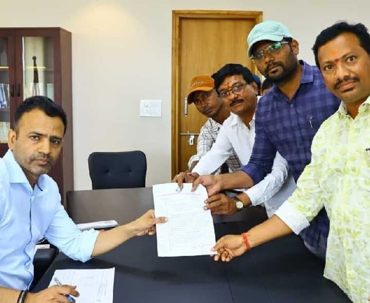 పెండింగ్‌ బిల్లులపై కాంట్రాక్టర్ల డిమాండ్‌