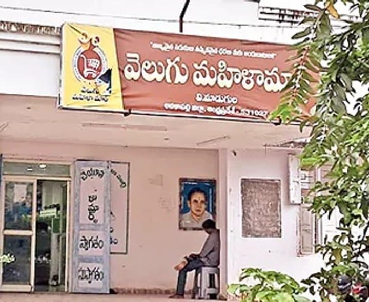 జిల్లాలో నాలుగు మహిళా మార్టులు మూత