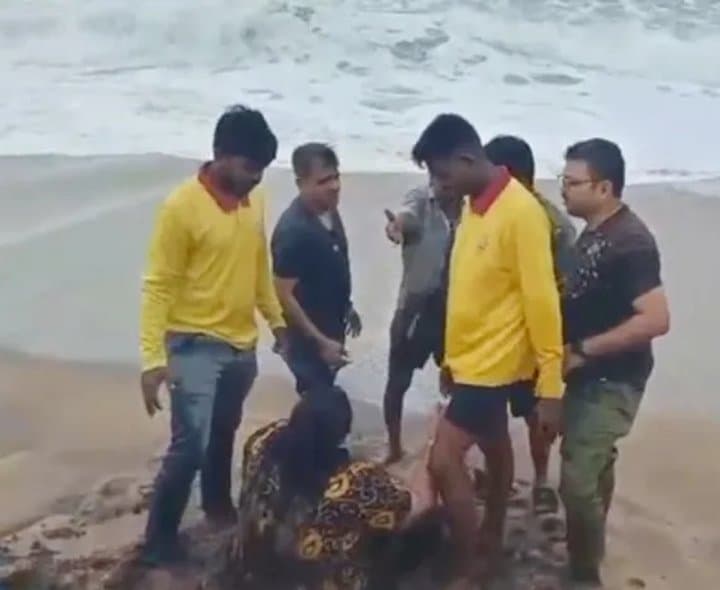 యారాడ బీచ్‌లో మహిళకు పునర్జన్మ