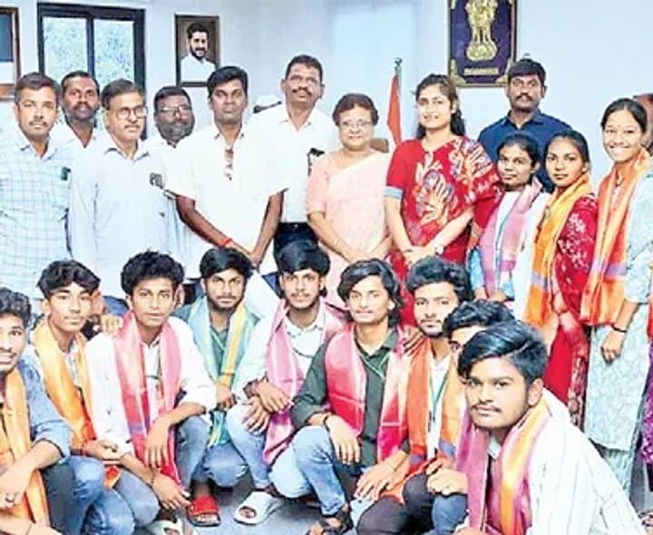 స్టెమ్‌-60 జేఈఈ, నీట్‌ శిక్షణ ఆలస్యం.. గిరిజన విద్యార్థుల్లో ఆందోళన - Udayam Digital