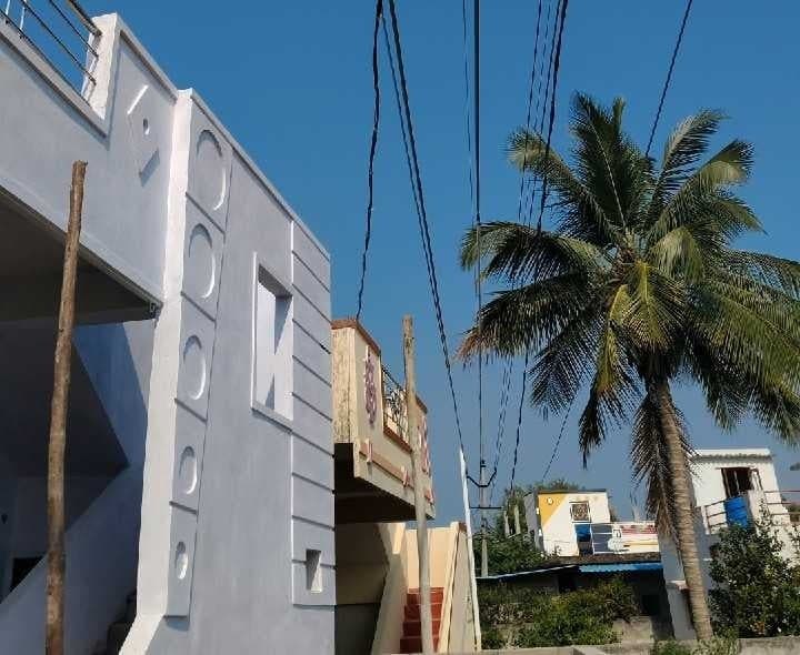 పెర్కివీడు తండాలో ఇళ్లపై హైటెన్షన్ లైన్ - Udayam