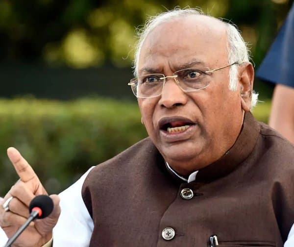 ఇంధన ధరల తగ్గింపుపై ఖర్గే ప్రశ్నలు