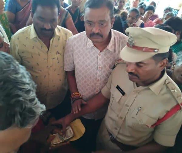 కానిస్టేబుల్ మురళికి పోలీసుల ఘన నివాళి - Udayam Digital