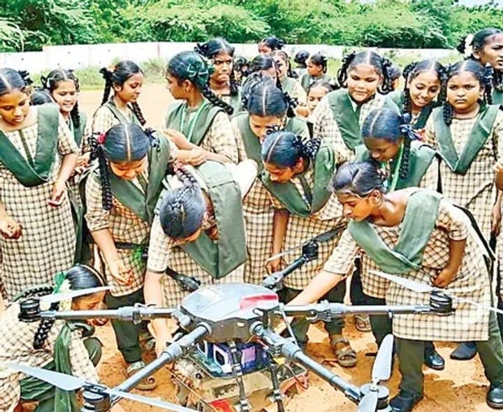అమరావతి కొండల్లో 3 లక్షల విత్తనాలు