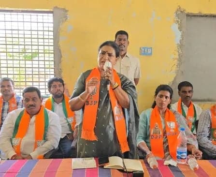 కాంగ్రెస్ తీరుపై డీకే అరుణ విమర్శలు
