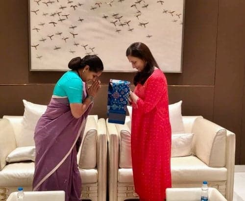 కవితను కలిసిన కావేరి మారన్‌.. వివాహ రిసెప్షన్‌కు ఆహ్వానం