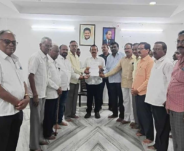 మహబూబాబాద్‌లో వెల్నెస్‌ సెంటర్‌ కోసం వినతి
