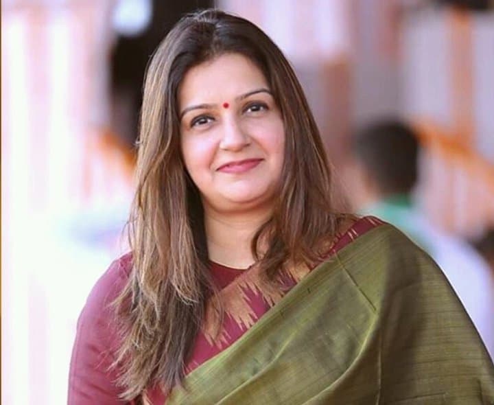 బీజేపీ మత రాజకీయాలు మానాలి: ప్రియాంక