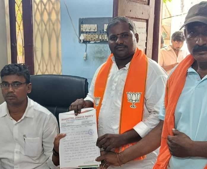 రావులపాలెం రేషన్ డీలర్‌పై ఫిర్యాదు