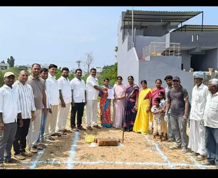 ఇందిరమ్మ ఇంటికి భూమి పూజ - Udayam