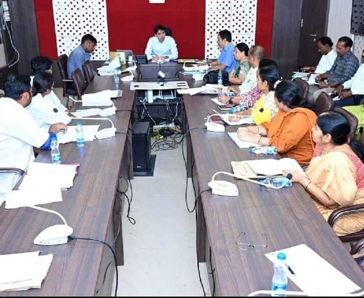 మాతృ మరణాలను నివారించాలి: కలెక్టర్ - Udayam