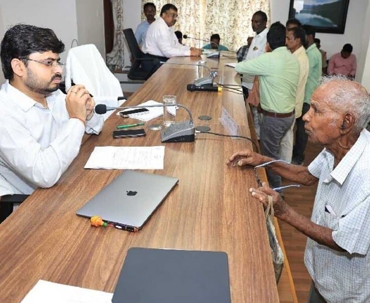 అనకాపల్లి PGRSకు 306 వినతులు