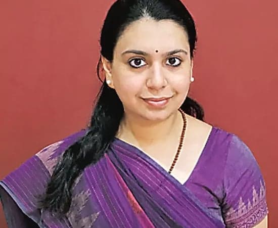 దివ్యా మిత్తల్ కొత్త పార్టీ - Udayam