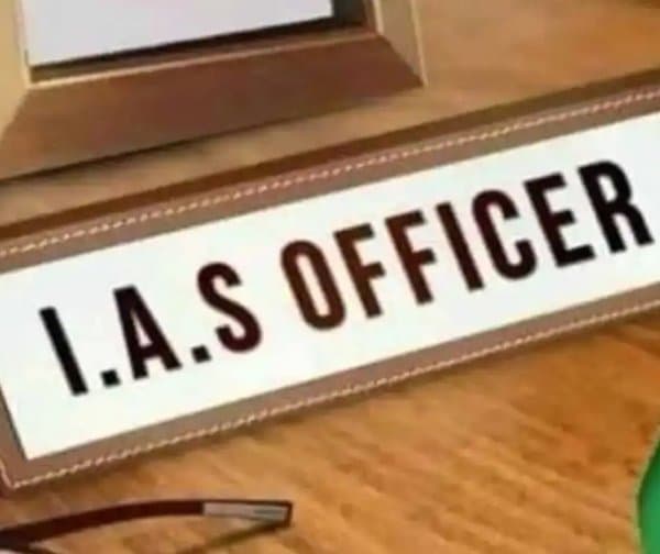 తెలంగాణలో పలువురు ఐఏఎస్ అధికారుల బదిలీలు