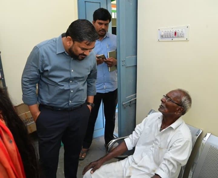 బస్తీ దవాఖానాల్లో కలెక్టర్‌ తనిఖీ