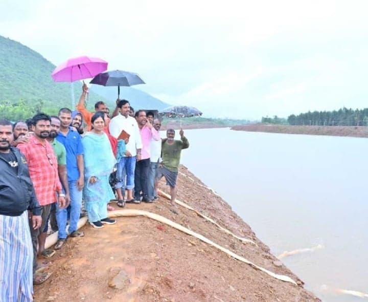 పోలవరం కాలువ లీకేజీపై ఎమ్మెల్యే చర్యలు