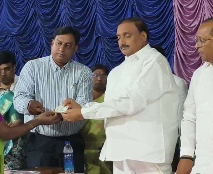 నేటి నుంచి రేషన్‌ షాపుల్లో స్మార్ట్‌ కార్డులు - Udayam