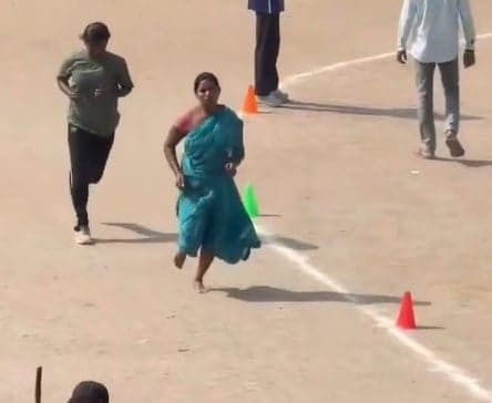 హోంగార్డు ఉద్యోగం కోసం చీరకట్టులో 1600 మీటర్ల పరుగు