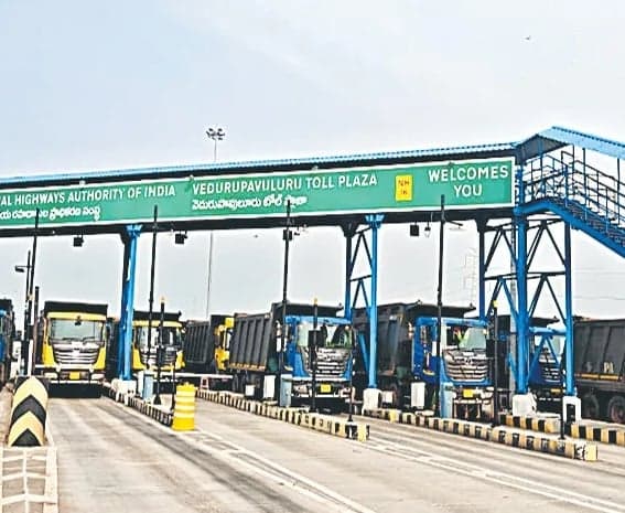 టోల్‌ప్లాజా వద్ద ఎమ్మెల్యే టిప్పర్ల వీరంగం