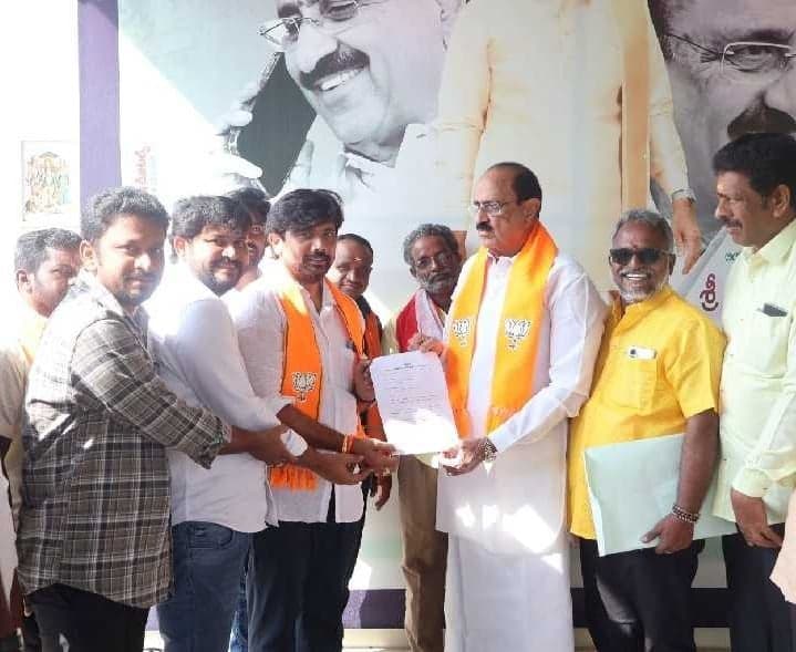 నాగరత్న కుమారికి బీజేపీ బీ-ఫారం అందజేత - Udayam