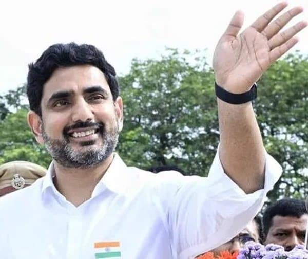 మోపిదేవిలో లోకేశ్ ఆత్మీయ పలకరింపు