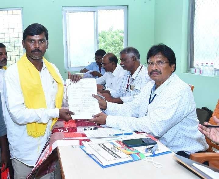 పరిగి జడ్పీటీసీ అభ్యర్థిగా నాగప్ప నామినేషన్ - Udayam