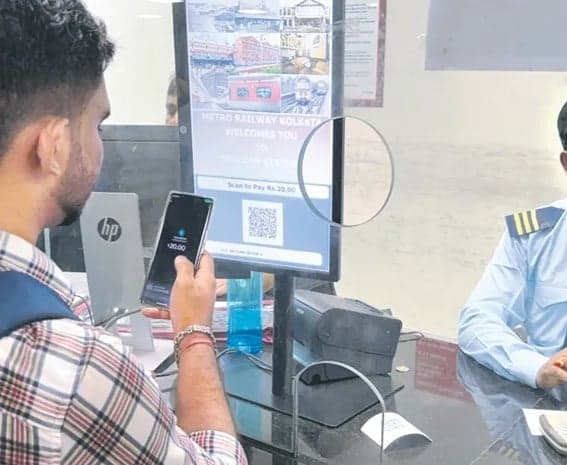 కౌంటర్ టికెట్లకూ రైలు బీమా