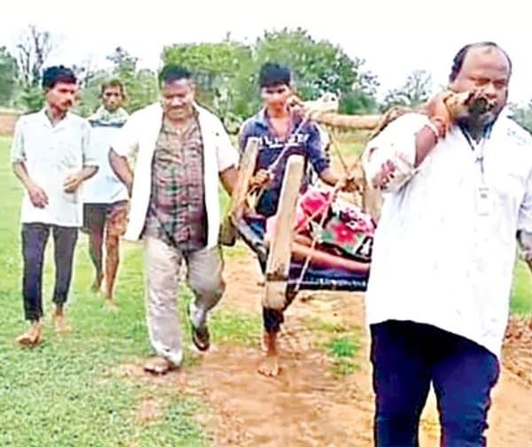 యువకుడిని కాపాడిన 108 సిబ్బంది
