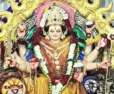 బాలా త్రిపుర సుందరి అవతారంలో దుర్గామాత