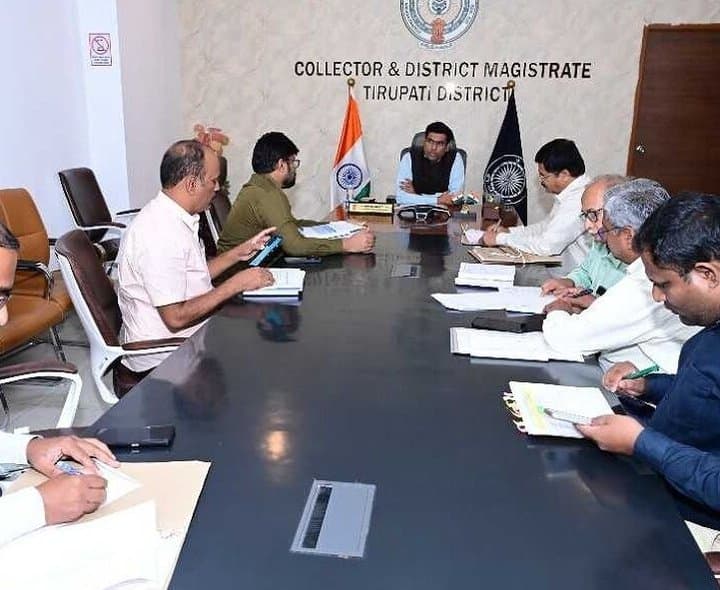 సంక్షేమ హాస్టళ్ల పనులు వేగంగా పూర్తి చేయాలి