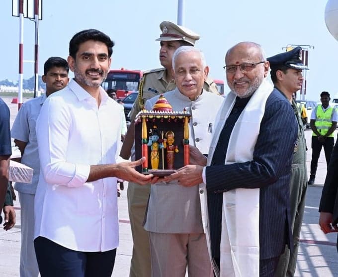 ఉప రాష్ట్రపతికి లోకేశ్, గవర్నర్ స్వాగతం 