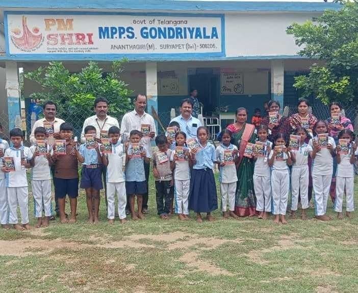 గొండ్రియాల విద్యార్థులకు క్విజ్ పుస్తకాలు - Udayam